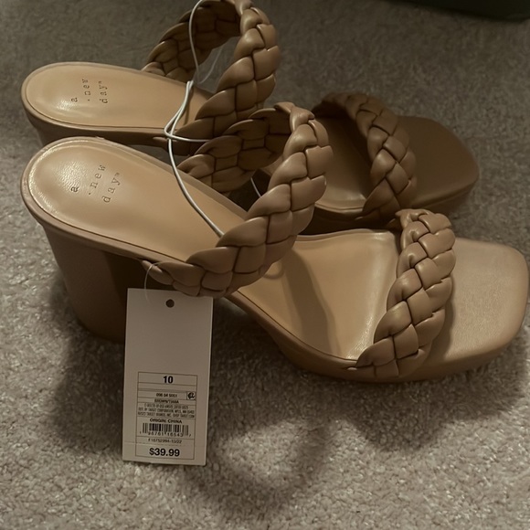 Target a new day tiana mule heels - NWT size 10 - Picture 3 of 3